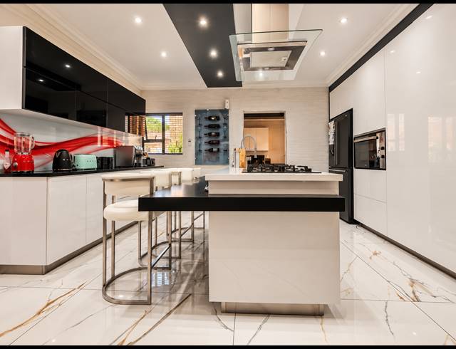3 BEDROOM TOWNHOUSE FOR SALE IN VANDERBIJLPARK SW 5